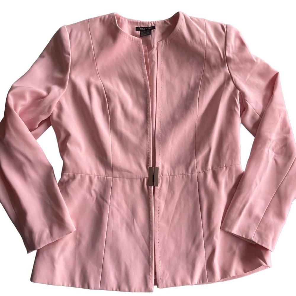 Tara Ryan pink‎ blazer with silver closure size 10